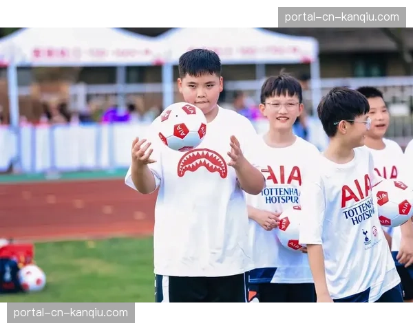 “足球回家”活动：英超联合公益组织，在20座城市社区球场开展免费青训日
