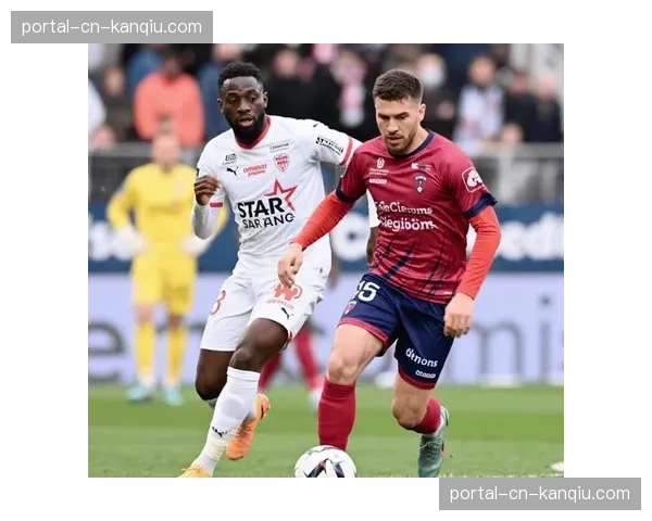 特写：比赛最后时刻，克莱蒙前锋单刀打偏，错失提升个人效率数据良机